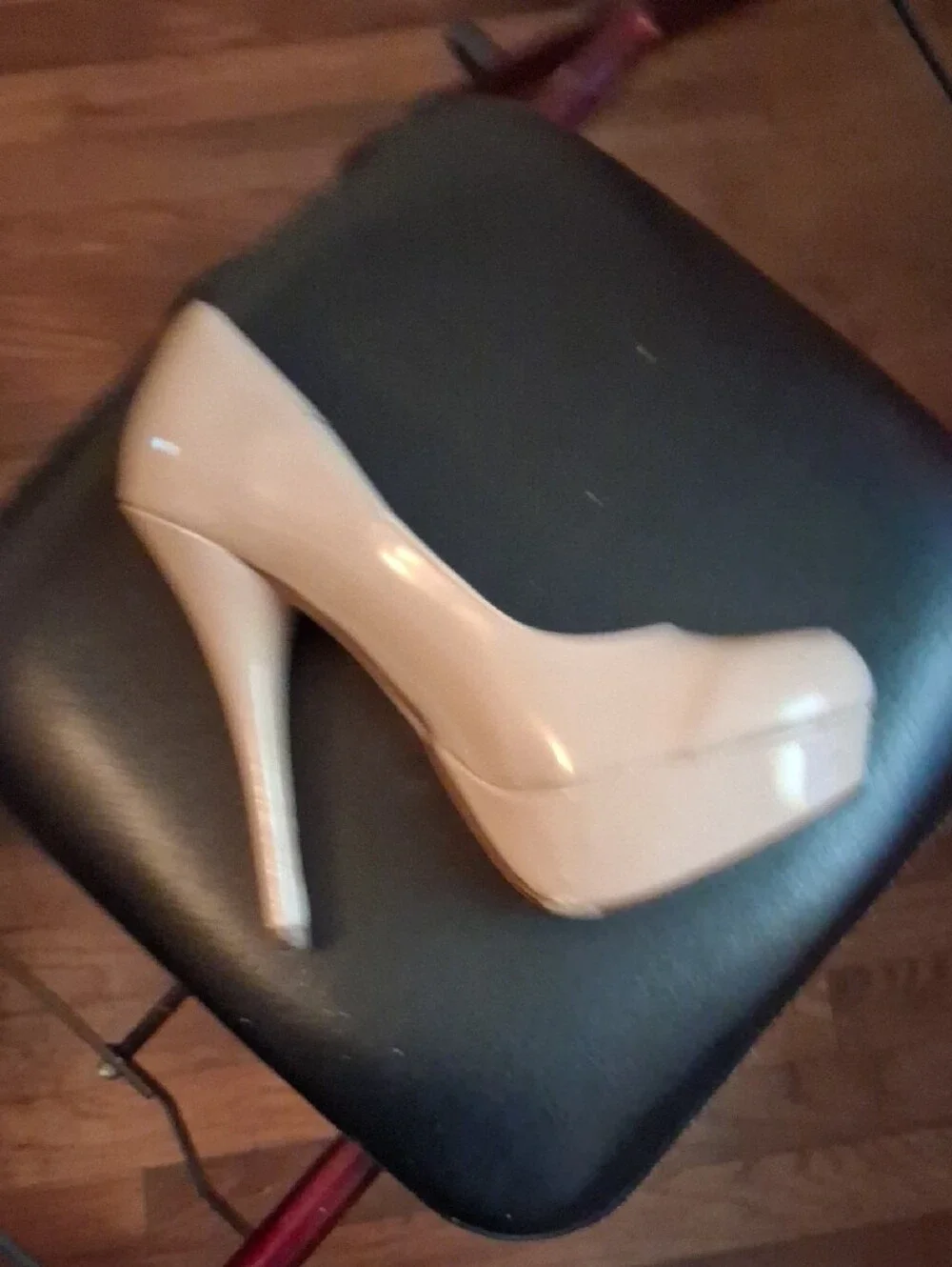 deb Women's Cream Patent Platform Heel Pump